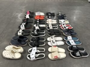 High-quality used Nike slippers available at Hissen