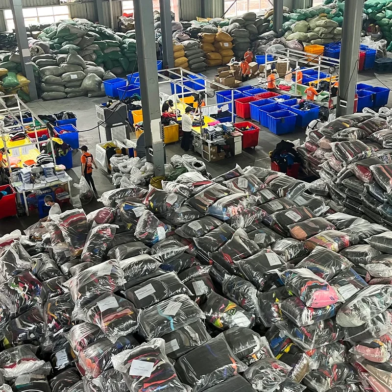 Hissen used clothing factory receiving and sorting inventory for wholesale quality inspection